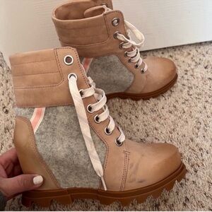 NEW Sorel Joan of Arctic Lexie Wedge III 
Bootie/ Boots Leather size 7